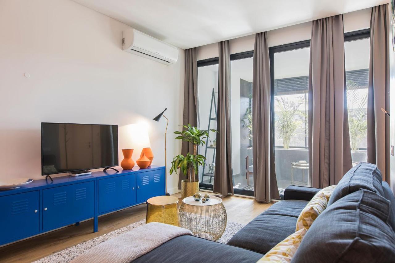 Lovelystay - Modern And Colourful Flat In The Heart Of Graca Lisbon Luaran gambar